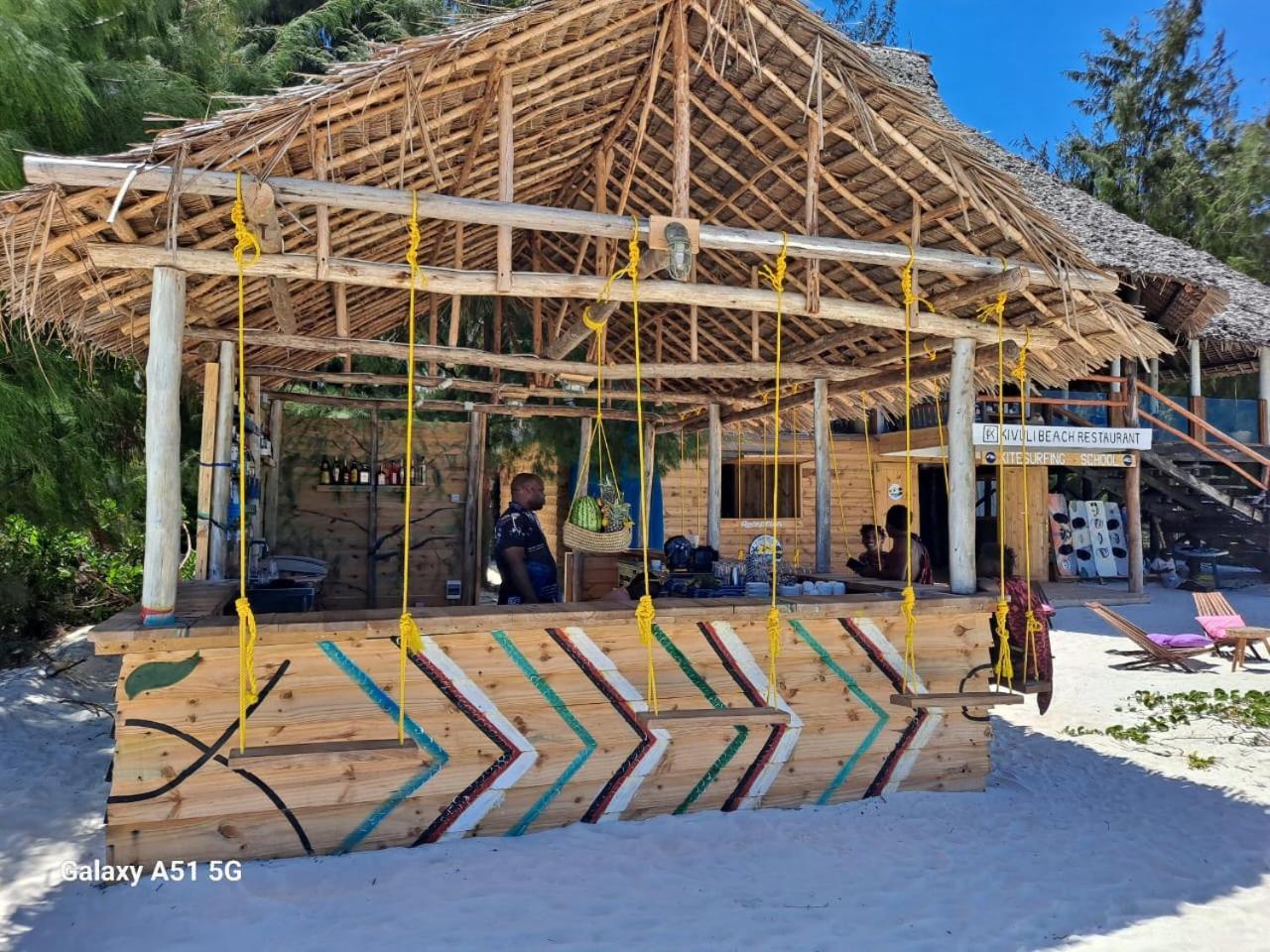 Kivuli Beach Resort Паже Екстериор снимка
