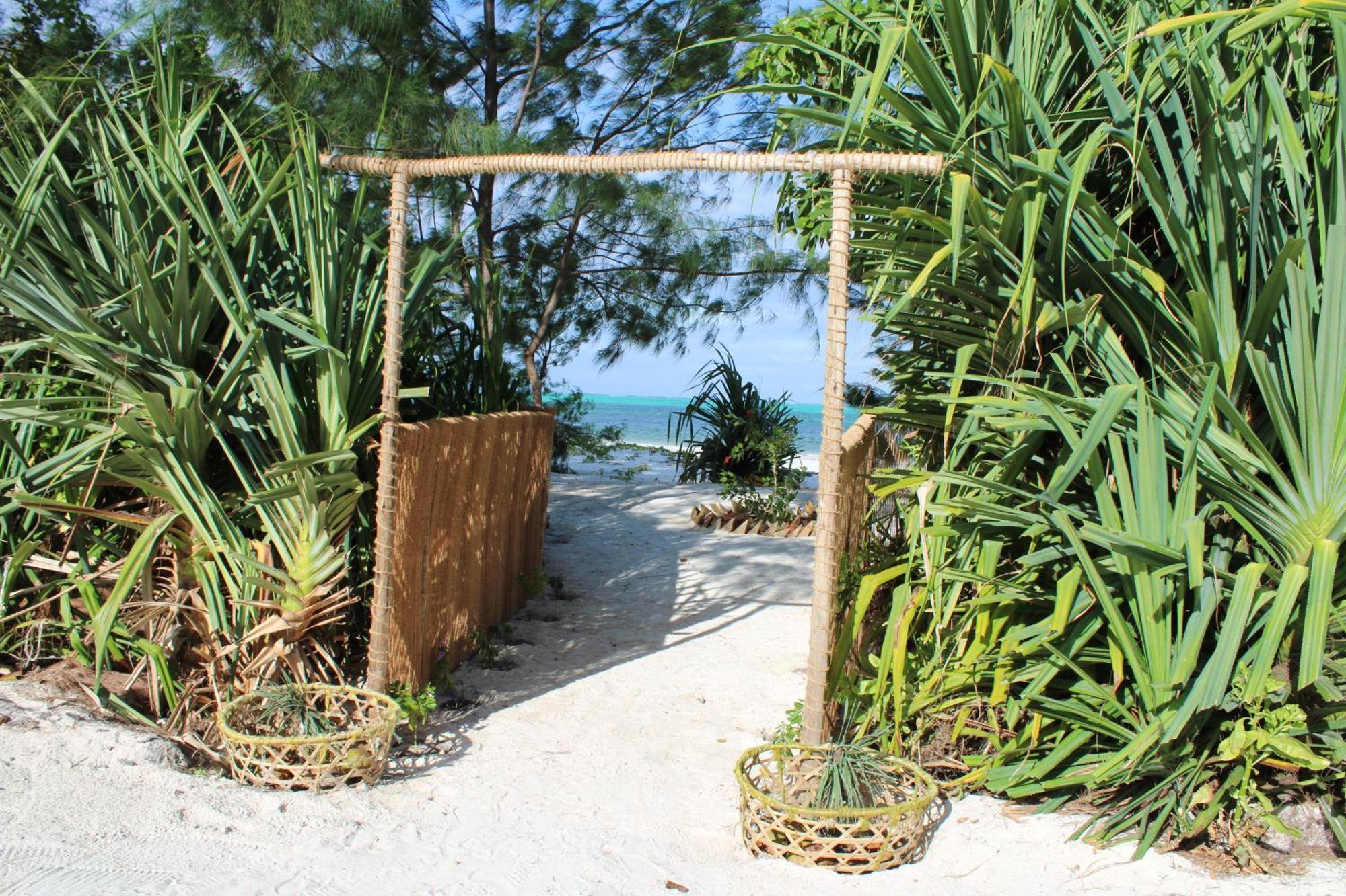 Kivuli Beach Resort Паже Екстериор снимка