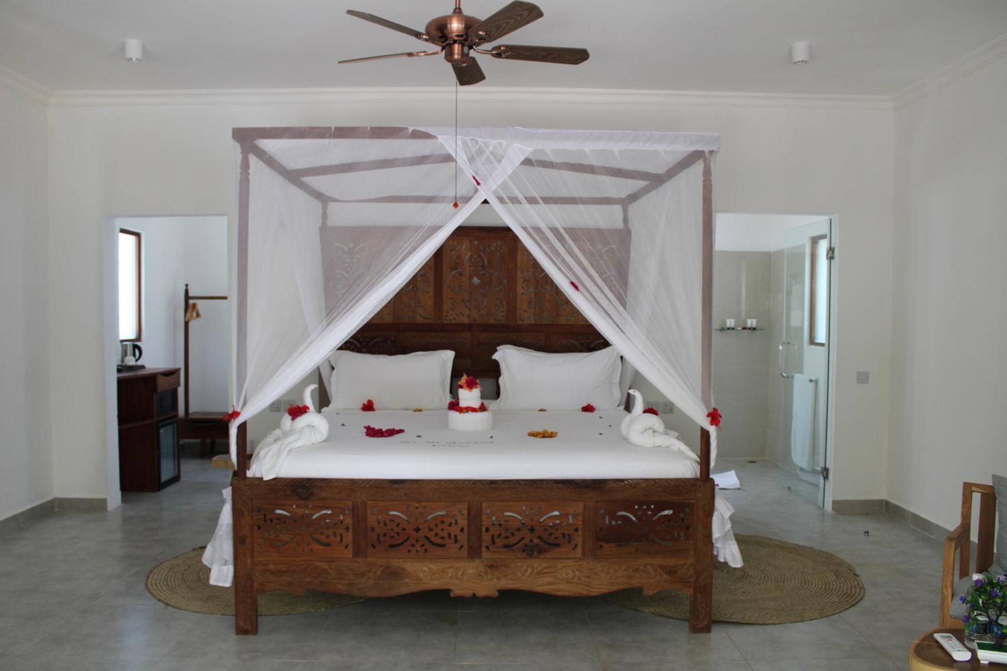 Kivuli Beach Resort Паже Екстериор снимка
