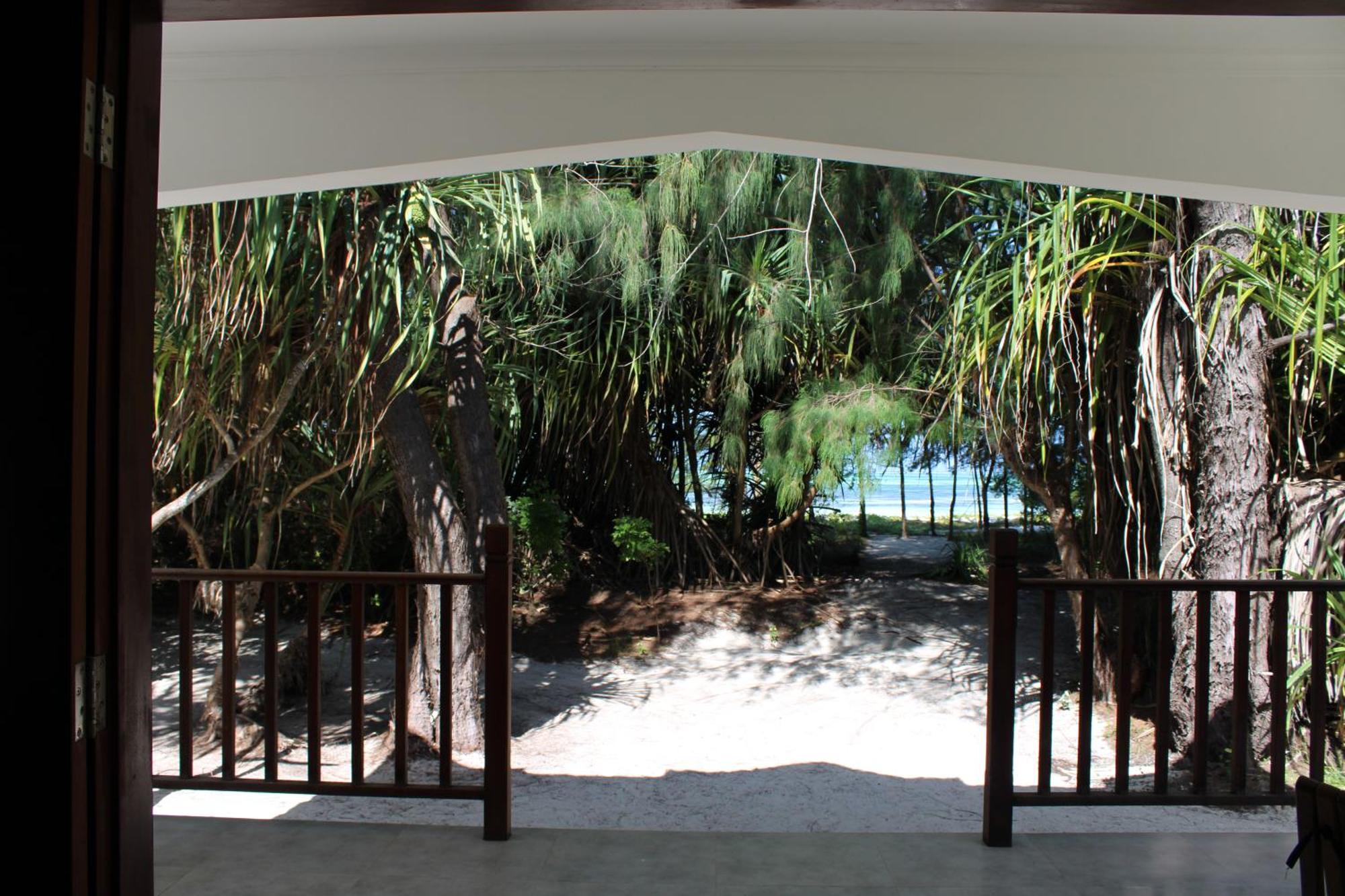 Kivuli Beach Resort Паже Екстериор снимка