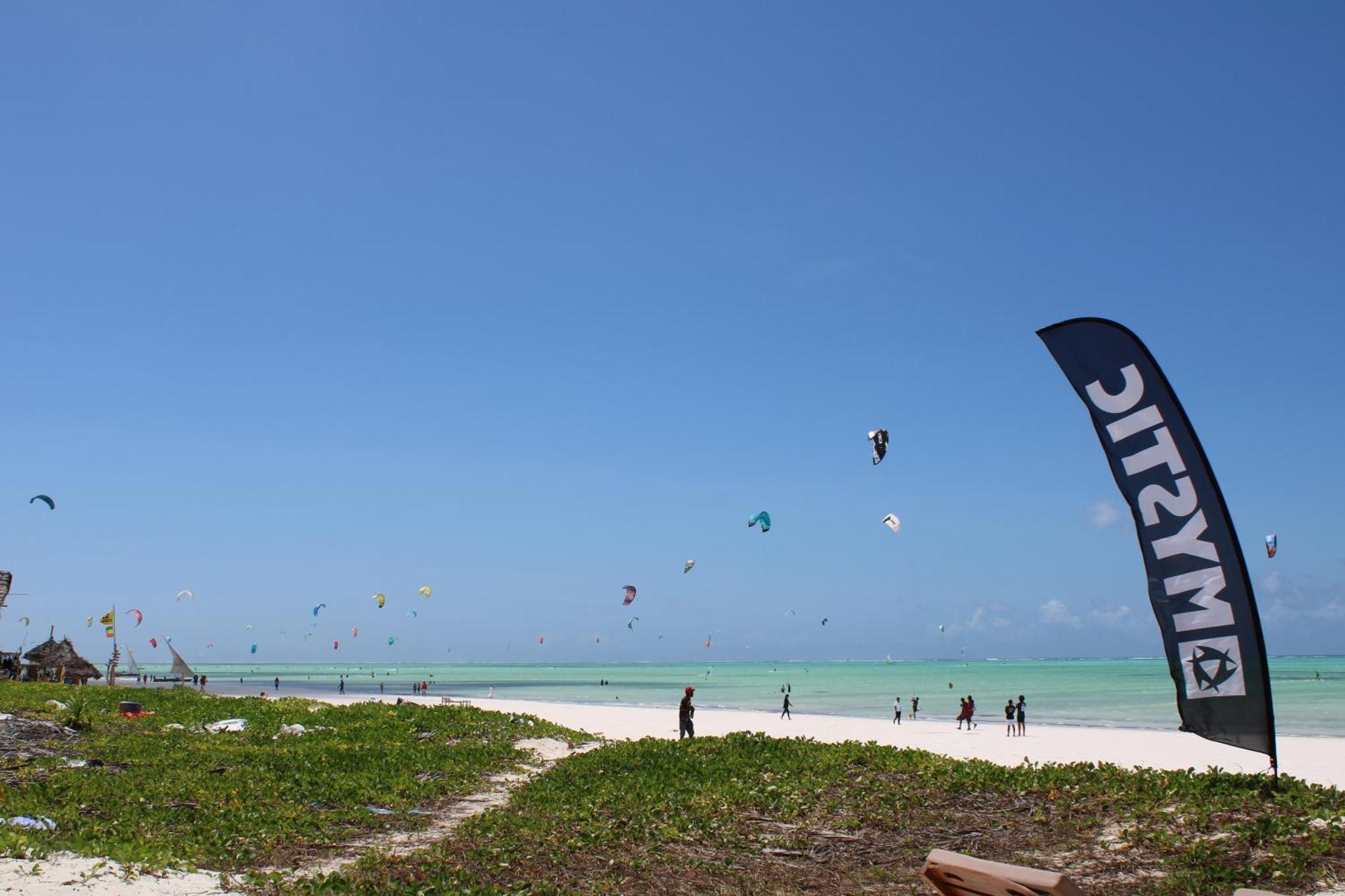 Kivuli Beach Resort Паже Екстериор снимка