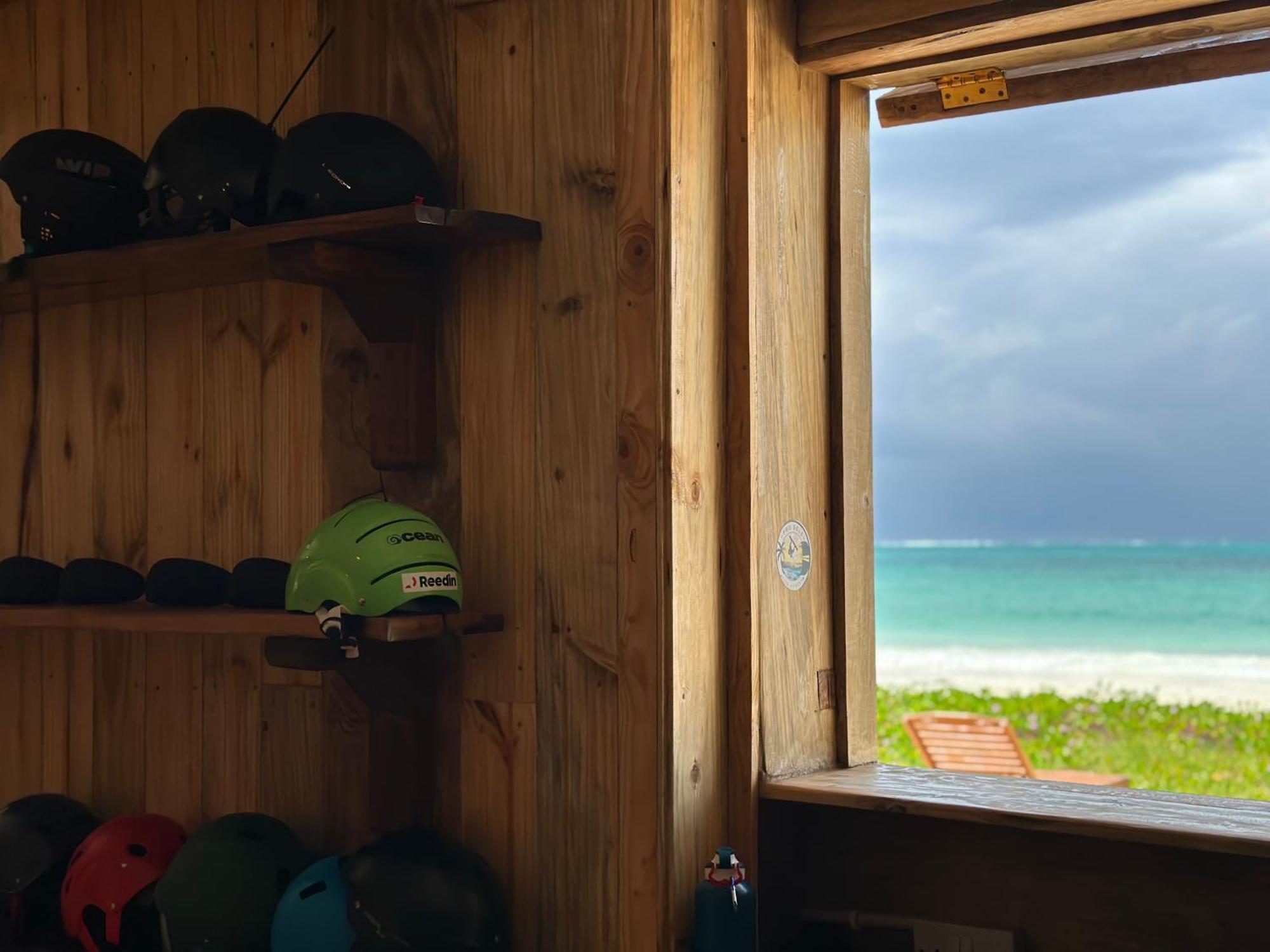 Kivuli Beach Resort Паже Екстериор снимка